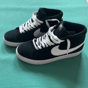 Women’s Nike Blazer’s: size 7